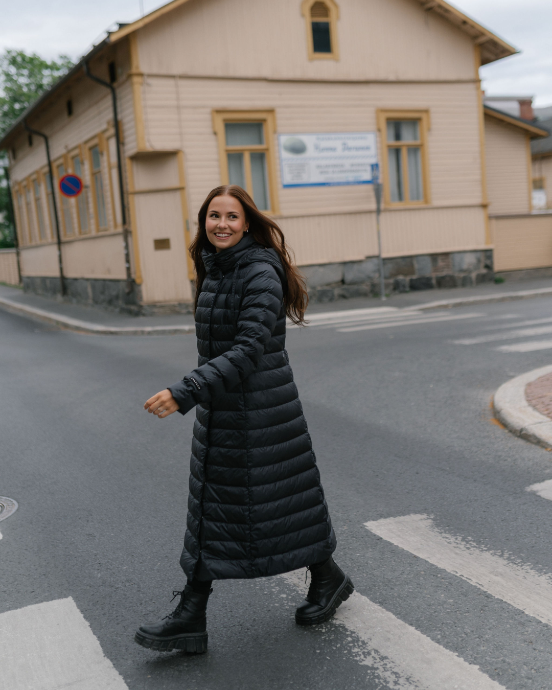 Tuuliina lättdunjacka kolsvart