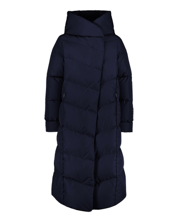 A blue (color: Crowberry) Aino down coat is a long women’s coat with wide, diagonal horizontal quilting and a large fixed hood. The hem is longer in the front, and the sleeves can be turned up.
