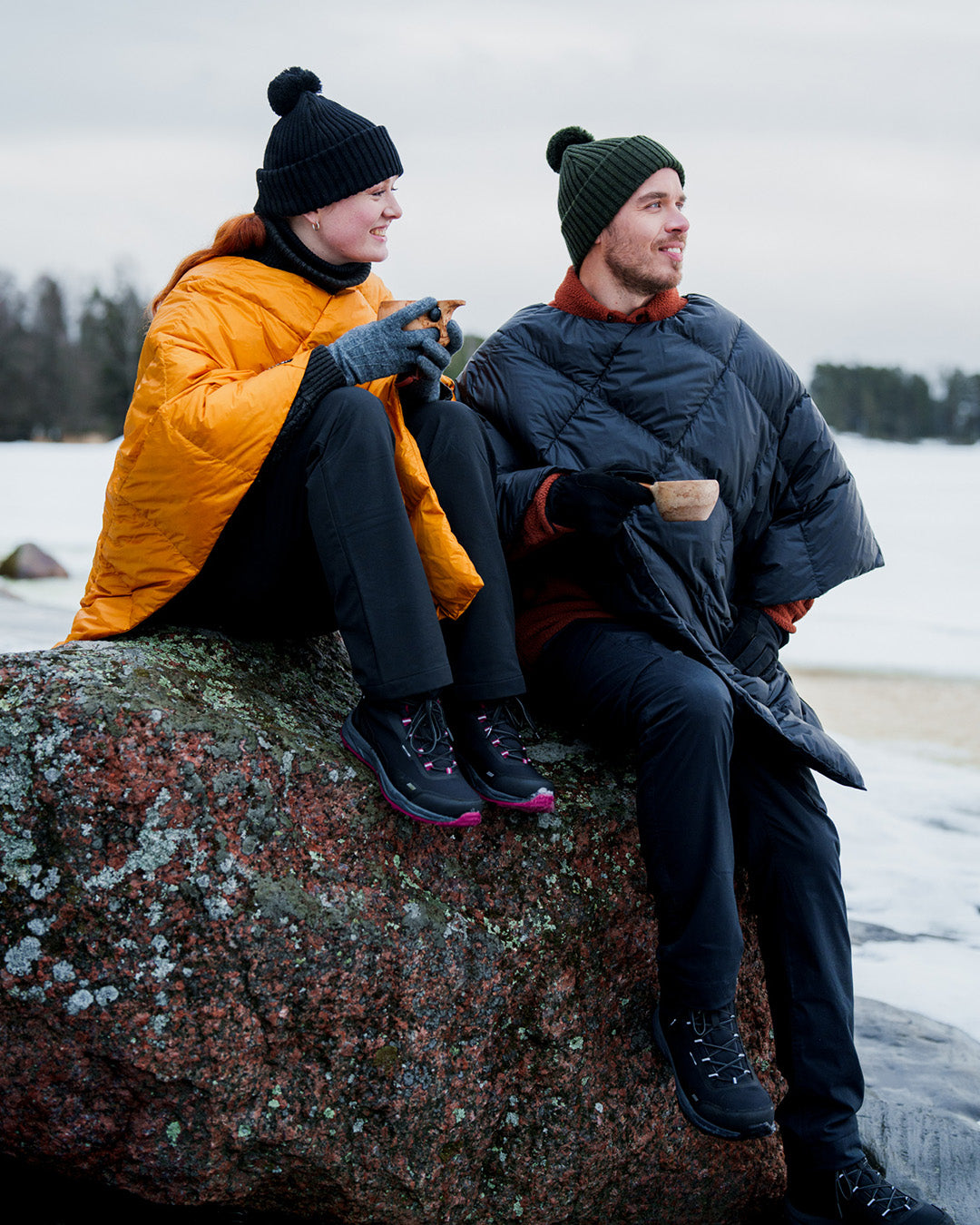 Otava Down Poncho Charcoal Black | Joutsen