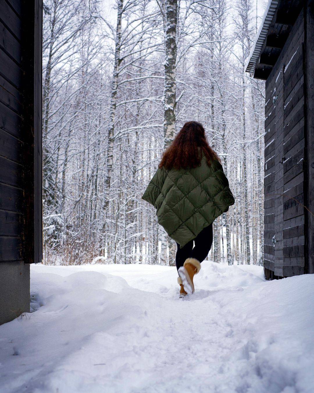Otava Down Poncho Forest Moss | Joutsen