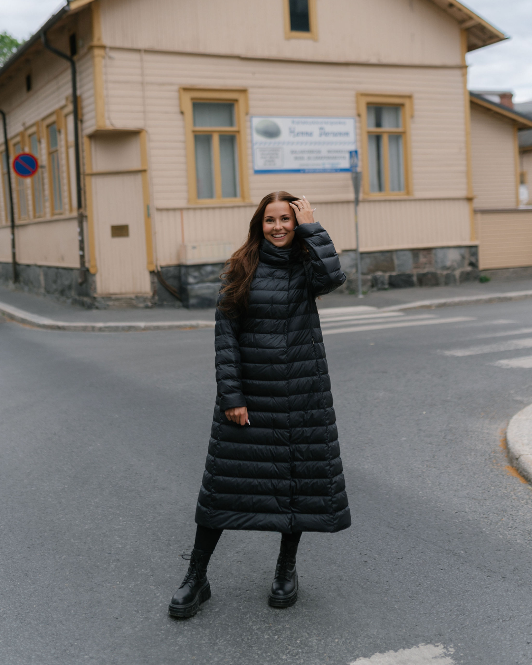 Tuuliina lättdunjacka kolsvart